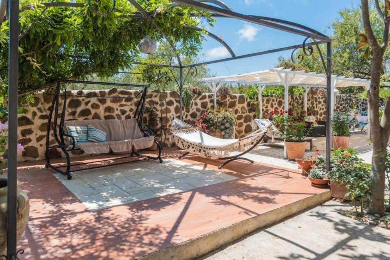 Villa Con Immenso Giardino Орозеи Экстерьер фото