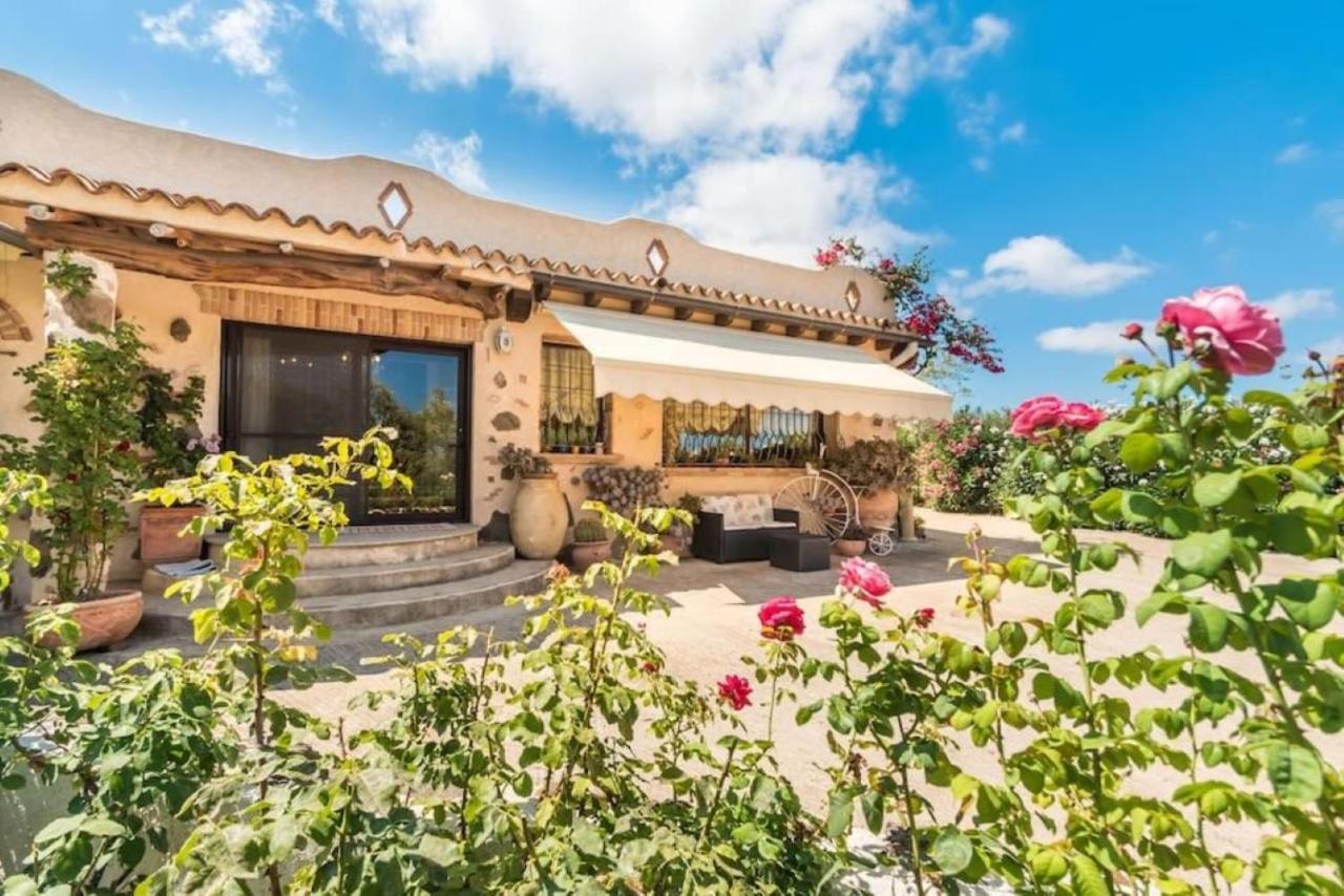 Villa Con Immenso Giardino Орозеи Экстерьер фото