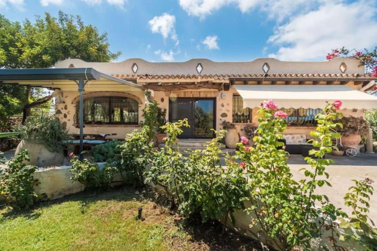 Villa Con Immenso Giardino Орозеи Экстерьер фото