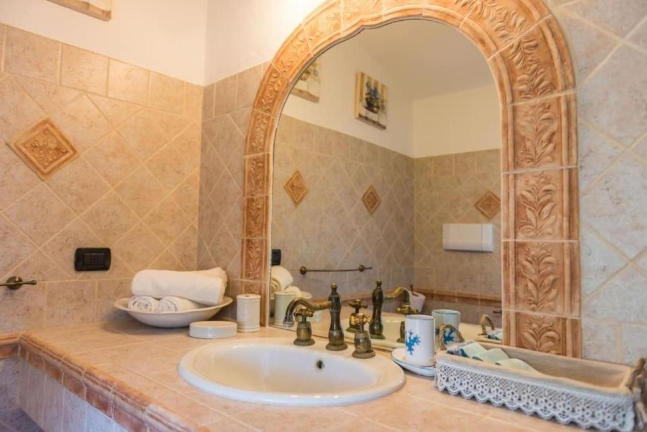 Villa Con Immenso Giardino Орозеи Экстерьер фото