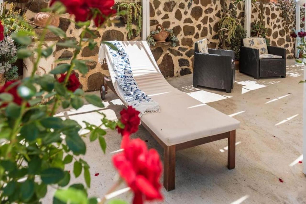 Villa Con Immenso Giardino Орозеи Экстерьер фото