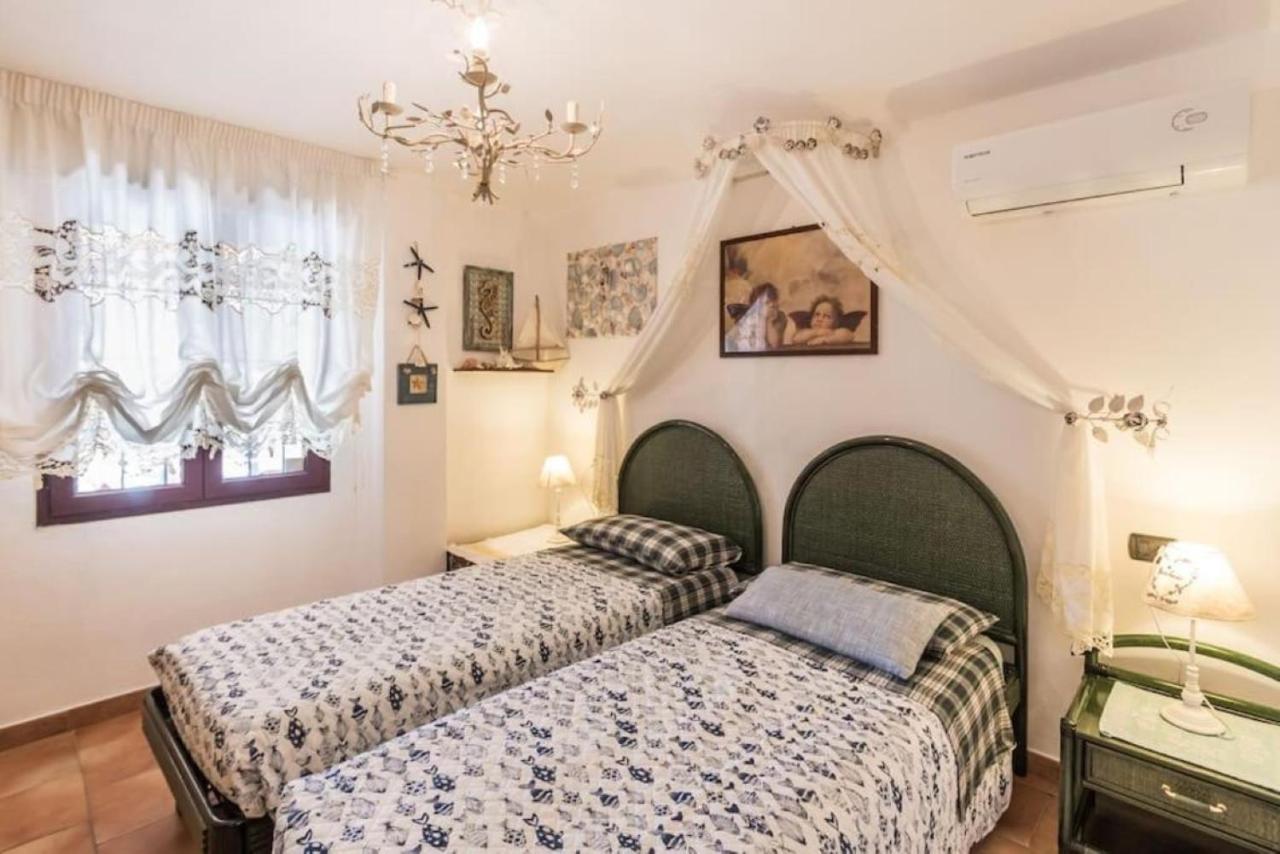 Villa Con Immenso Giardino Орозеи Экстерьер фото