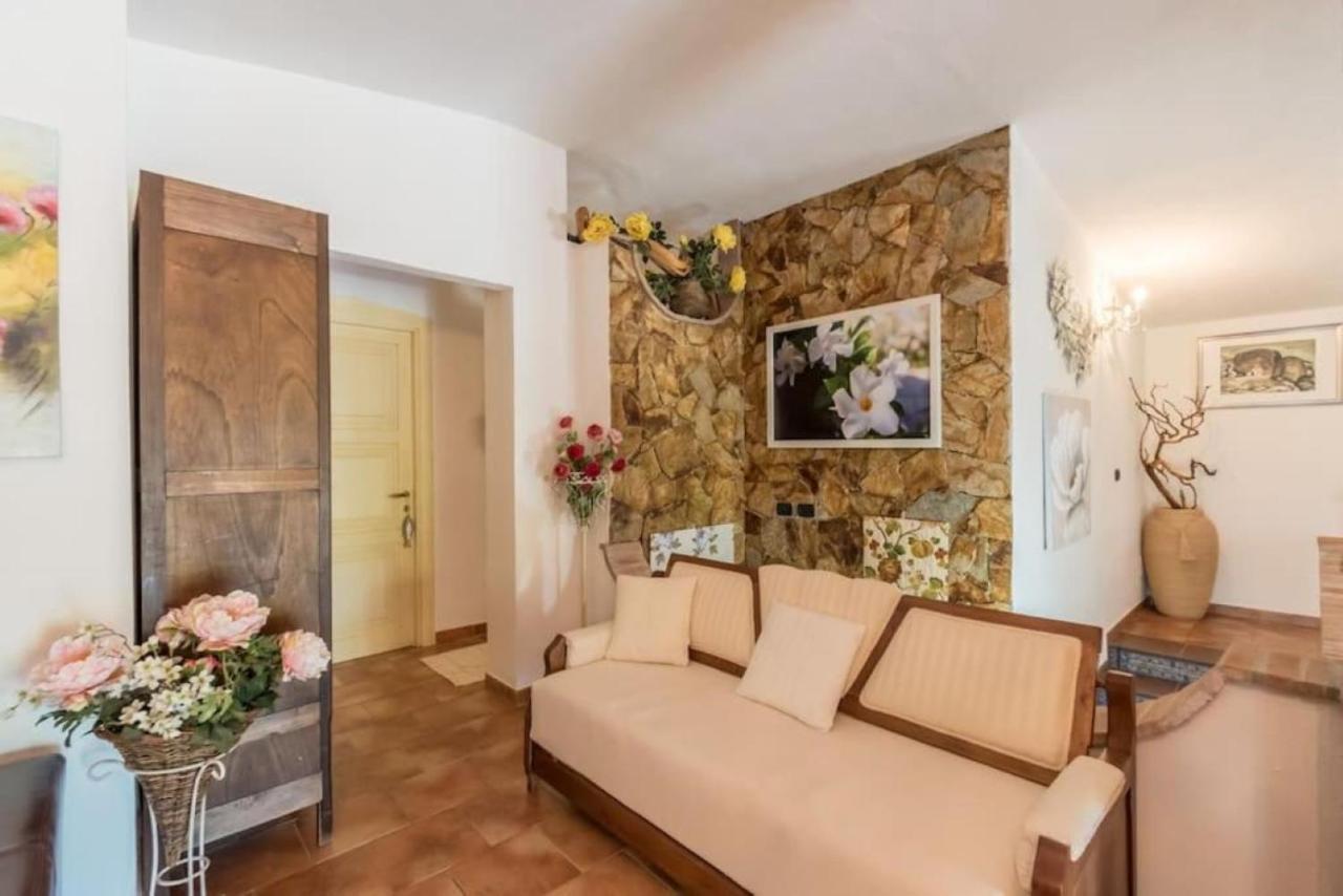 Villa Con Immenso Giardino Орозеи Экстерьер фото