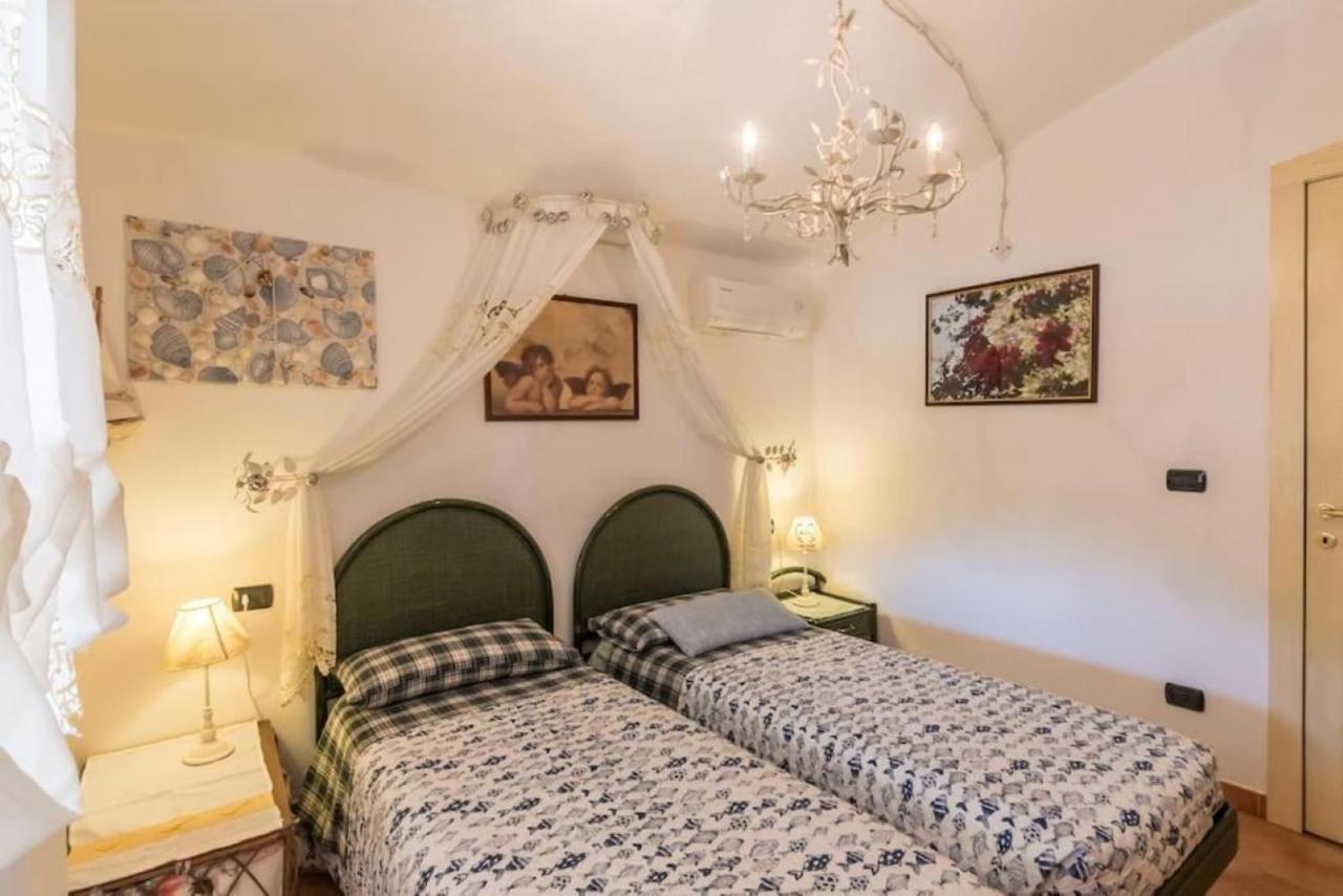 Villa Con Immenso Giardino Орозеи Экстерьер фото