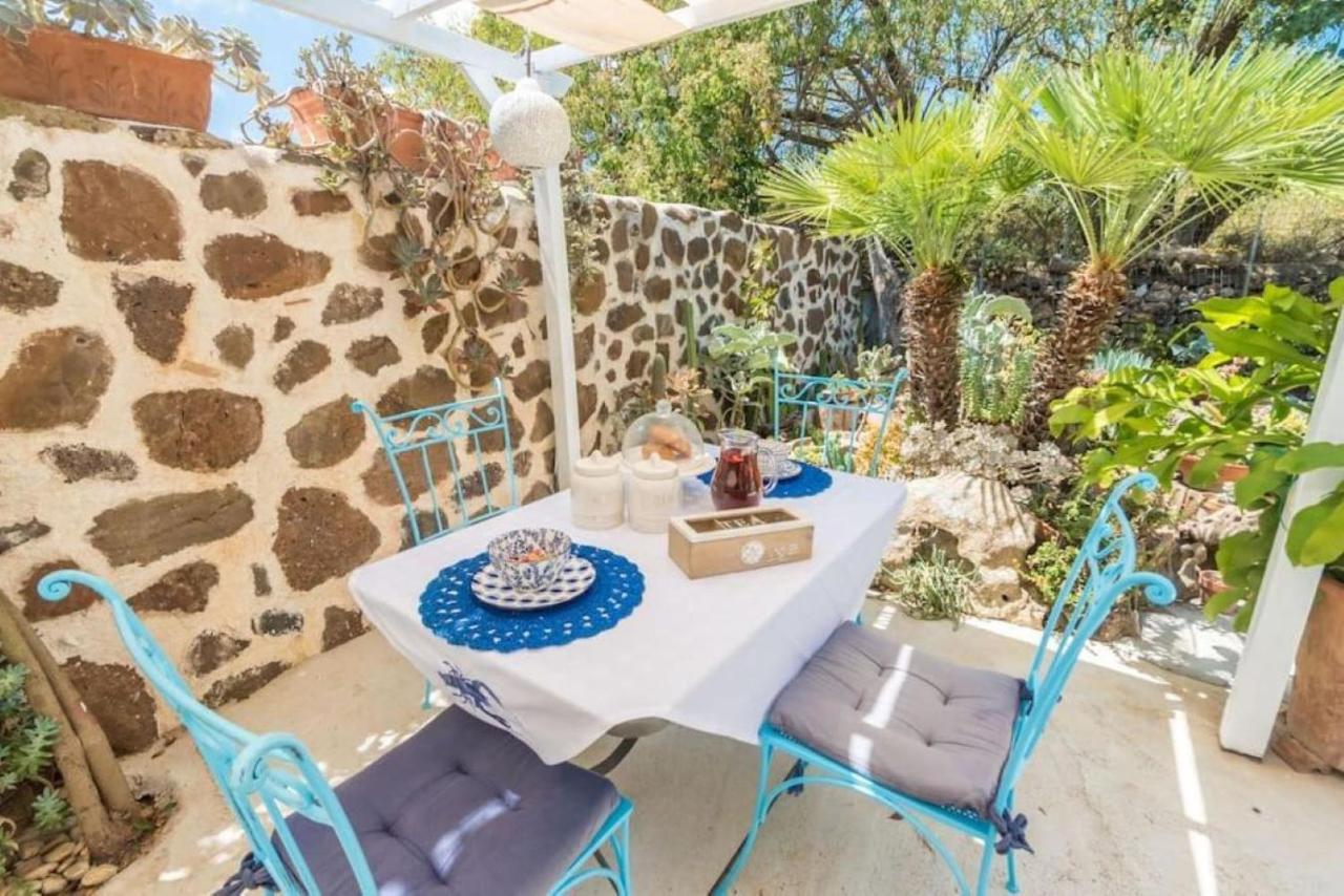 Villa Con Immenso Giardino Орозеи Экстерьер фото