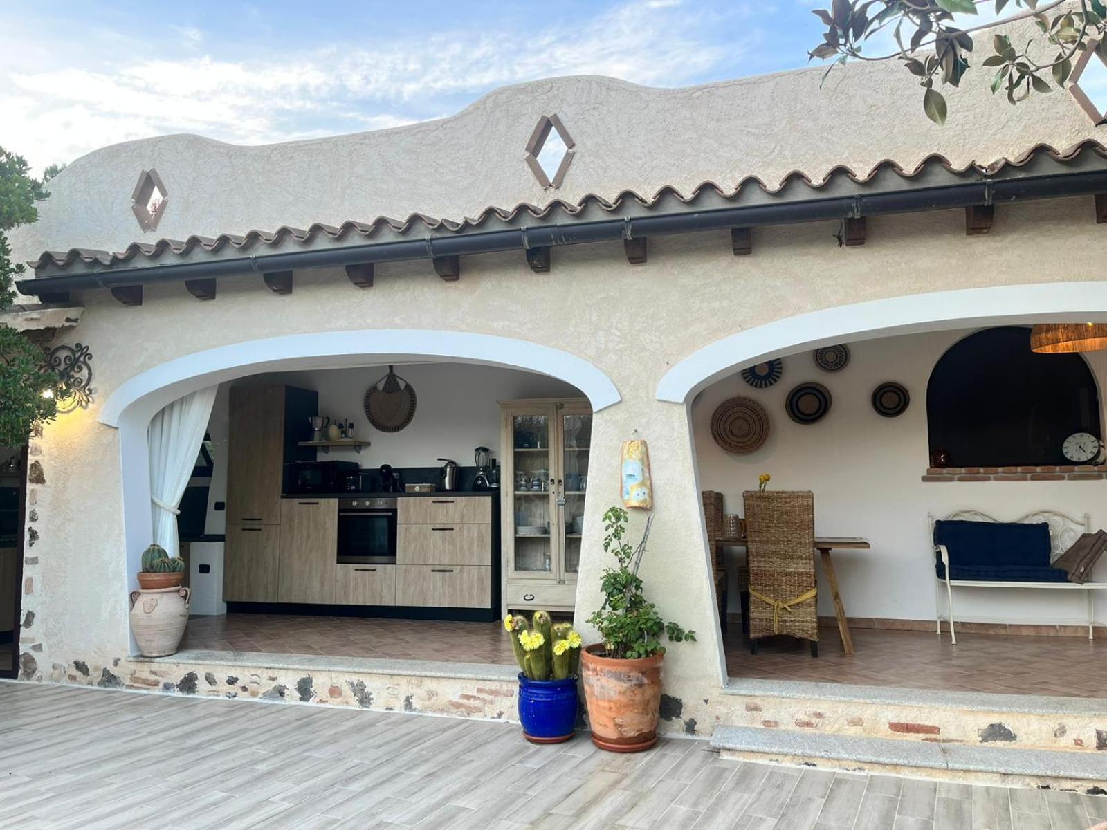 Villa Con Immenso Giardino Орозеи Экстерьер фото
